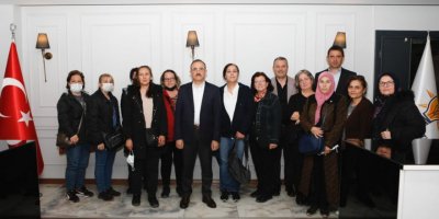 AK PARTİ İZMİR İL BAŞKANI SÜREKLİ DEPREMZEDELERLE BULUŞTU