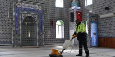 MENEMEN’DEKİ CAMİLERDE RAMAZAN TEMİZLİĞİ    