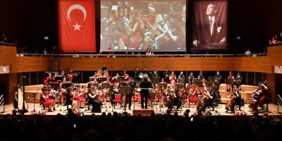 NARLIDERE'DE ÇOCUKLAR 23 NİSAN KONSERİ VERDİ