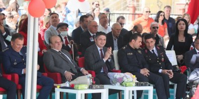 ALİAĞA'DA 23 NİSAN KUTLAMALARINDAN RENKLİ GÖRÜNTÜLER