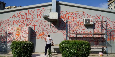 KARŞIYAKA'DA DUVARLARI BOYADILAR