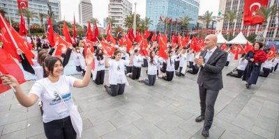 SOYER:'GENÇLERİ ÇOK GÜZEL BİR GELECEK BEKLİYOR'