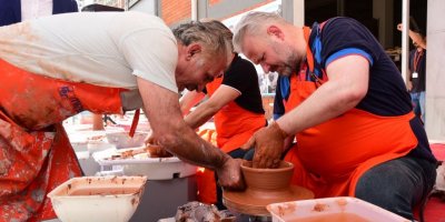 PEHLİVAN ÖNCE TEZGAHIN BAŞINA GEÇTİ SONRA MÜJDEYİ VERDİ