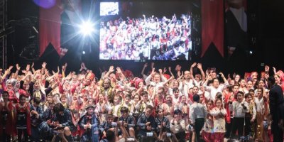 KONAK'TA DANS ŞÖLENİ