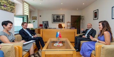 SOYER AB HEYETİNİ AĞIRLADI..KARŞILIKLI GÜLÜCÜKLER...SICAK SAATLER