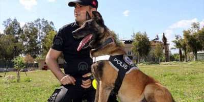 ASLINDA ÇOKTAN EMEKLİ OLMASI LAZIM AMA..ONUN HİÇ NİYETİ YOK..