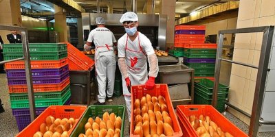 İZMİR'DE HALK EKMEK İLE DAR GELİRLİYE 3 AYDA 9 MİLYON EKMEK