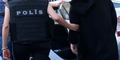 ÇOCUĞA CİNSEL İSTİSMARI ÖVEN, ELEŞTİREN KADIN İZMİR'DE YAKALANDI..