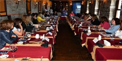 İZMİR'İN KADIN BAŞKANLARI VE BAŞKAN EŞLERİ TARİHİ ASANSÖR'DE BULUŞTU