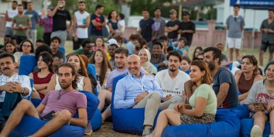 TUNÇ SOYER GENÇLERİ ZİYARET ETTİ