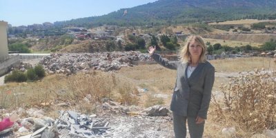 KARŞIYAKA ESNAFININ ÇÖP İSYANI..AK PARTİ'DEN TEPKİ VAR..