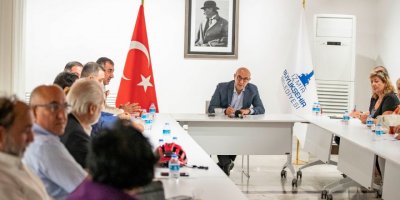 İZMİR KONFEDERASYONU TUNÇ SOYER'İ ZİYARET ETTİ