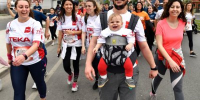 BİNLERCE İZMİRLİ 'KOŞAMAYANLAR İÇİN' KOŞTU