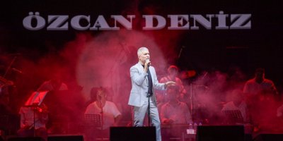 İZMİR'DE KONSERLER TAMGAZ..ÖZCAN DENİZ SÖYLEDİ