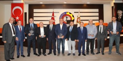 AFYONKARAHİSAR İHRACATININ YILDIZLARI ÖDÜLLERİNE KAVUŞTU