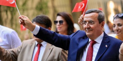 ABDÜL BATUR:' İYİ Kİ DOĞDUN İZMİR'