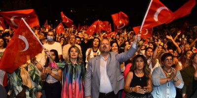 ULUKENT’TE KURTULUŞ GECESİ