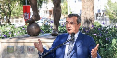 TAÇSIZ KRAL KONAK'TA ANILDI