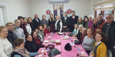 CHP'NİN FOÇA ADAYI FATİH GÜRBÜZ, FOÇALI KADINLARLA BULUŞTU