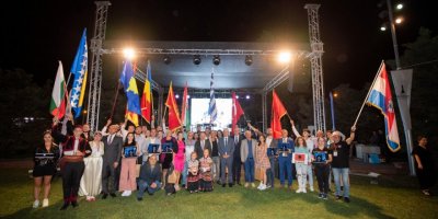 TUNÇ SOYER:' ARNAVUT MUSTAFA ÇAVUŞ'UN TORUNU OLARAK ARANIZDAYIM'