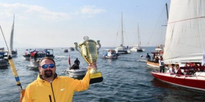 VATANDAŞIN MALLARINI CANLI YAYINDA BİR KİŞİYE SATTI..ÇİĞLİLİ DEVLETİ ARADI