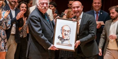 SOYER: 'TİYATRONUN ÖZGÜRCE YAPILDIĞI BİR MEMLEKET KURULACAK'