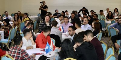 İZMİR AK PARTİ'DE GENÇ ÜYE BULUŞMASI