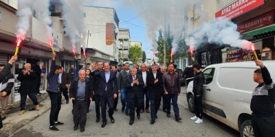 MHP İZMİR'DEN BAYRAKLI ÇIKARMASI