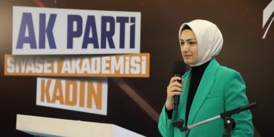 AK PARTİ İZMİR'DE 'SİYASET AKADEMİSİ KADIN' PROGRAMI DEĞERLENDİRMESİ