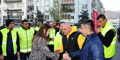 BALÇOVA BELEDİYESİ İŞÇİLERİNE YILBAŞI PİYANGOSU İSABET ETTİ