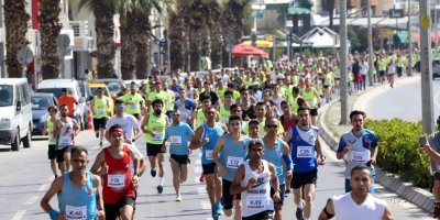 İZMİR ZÜBEYDE HANIM'A KOŞTU