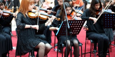 NARLIDERE'DE ÇOCUK SENFONİ YİNE SANATSEVERLERİ BÜYÜLEDİ