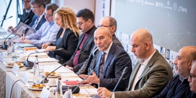 TUNÇ SOYER: ' BİZİM DE SÖYLEYECEKLERİMİZ VAR'