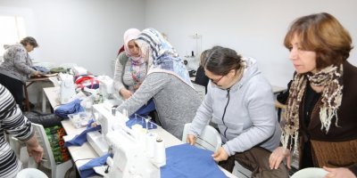 BAYRAKLI'DAN DEPREMZEDELERE SICAK DAYANIŞMA