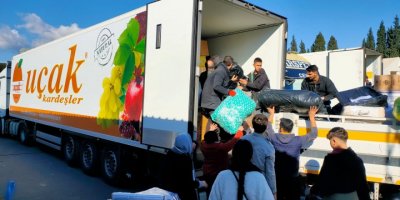 YAŞ MEYVE SEBZE SEKTÖRÜ YARDIMLARI ARAÇLARI İLE DEPREM BÖLGESİNE TAŞIYOR