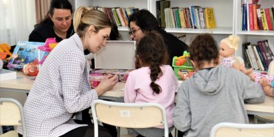 BORNOVA BELEDİYESİ'NDEN DEPREMZEDE ÇOCUKLAR İÇİN OYUN ALANI