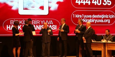 CHP İZMİR İL BAŞKANI ASLANOĞLU’NDAN TARİHİ GECEYE KATILANLARA DUYGUSAL MESAJ