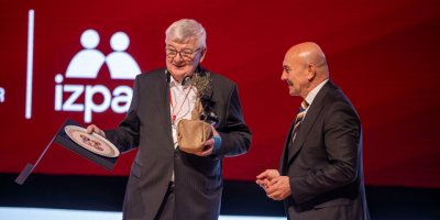 ALMANYA ESKİ DIŞİŞLERİ BAKANI FİSCHER İZMİR'DE KONUŞTU