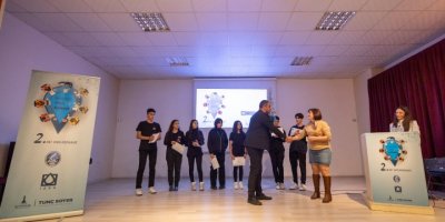 İZMİR'DE GENÇLER SU İÇİN BULUŞTU