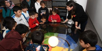 DEPREM BÖLGESİNDEN GELEN ÖĞRENCİLER KARABAĞLAR'DA