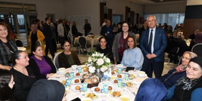 KARABAĞLAR'DA KADINLARDAN SEMT MERKEZİ TEŞEKKÜRÜ