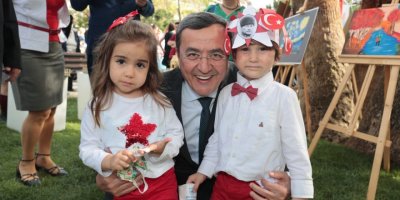 KONAK'IN PARKLARINDA 23 NİSAN COŞKUSU