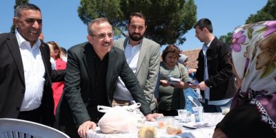 AK PARTİLİ SÜREKLİ BERGAMA'DA KONUŞTU