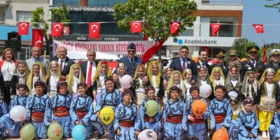 ALİAĞA'DA COŞKULU 23 NİSAN KUTLAMASI