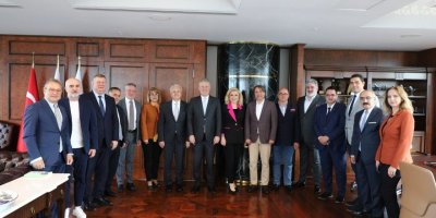 AK PARTİLİ BURSALI: 'İZMİR'İN SORUNLARINI BİLİYORUZ VE BİRLİKTE ÇÖZECEĞİZ'