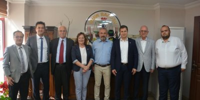 CHP İZMİR'DEN DEMOKRASİ NÖBETİNDEKİ İZMİR BAROSU'NA ZİYARET