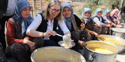 AK PARTİLİ ÇANKIRI CHP'NİN İZMİR REKLAMINA YÜKLENDİ