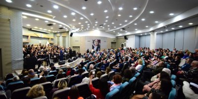 BORNOVA'DA AŞK ŞARKILARI YANKILANDI