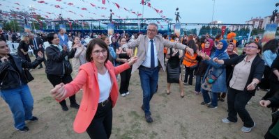 BAŞKAN ARDA İLE EŞİ HÜNERLERİNİ GÖSTERDİ