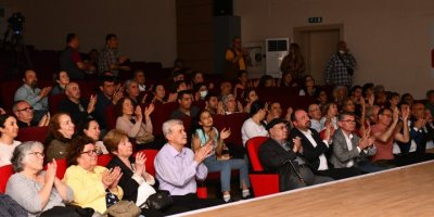 KOMÜNİST OSMAN ÇİĞLİ'DE SEYİRCİ İLE BULUŞTU